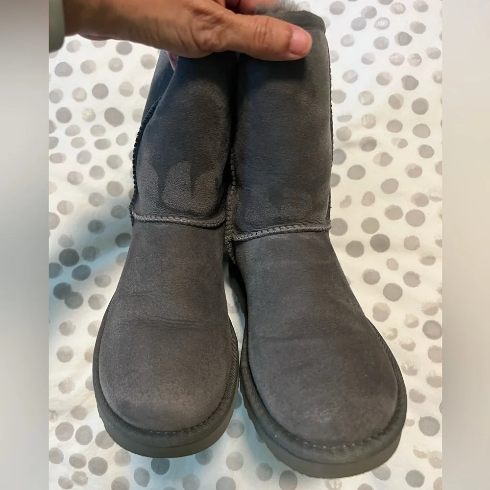 UGG Classic Short II Grey Boots Size 6